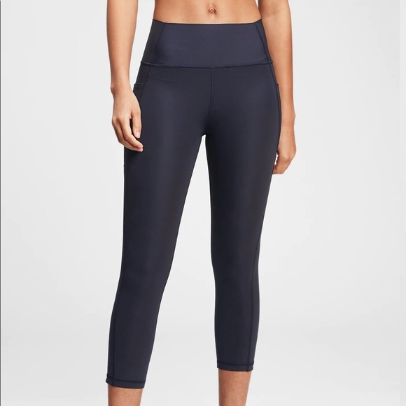 Navy Capri Leggings With Pockets